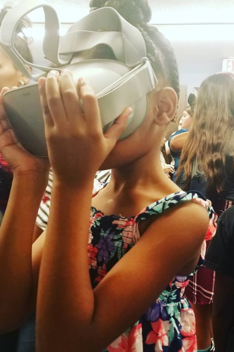 e4-Youth - children using virtual reality headsets